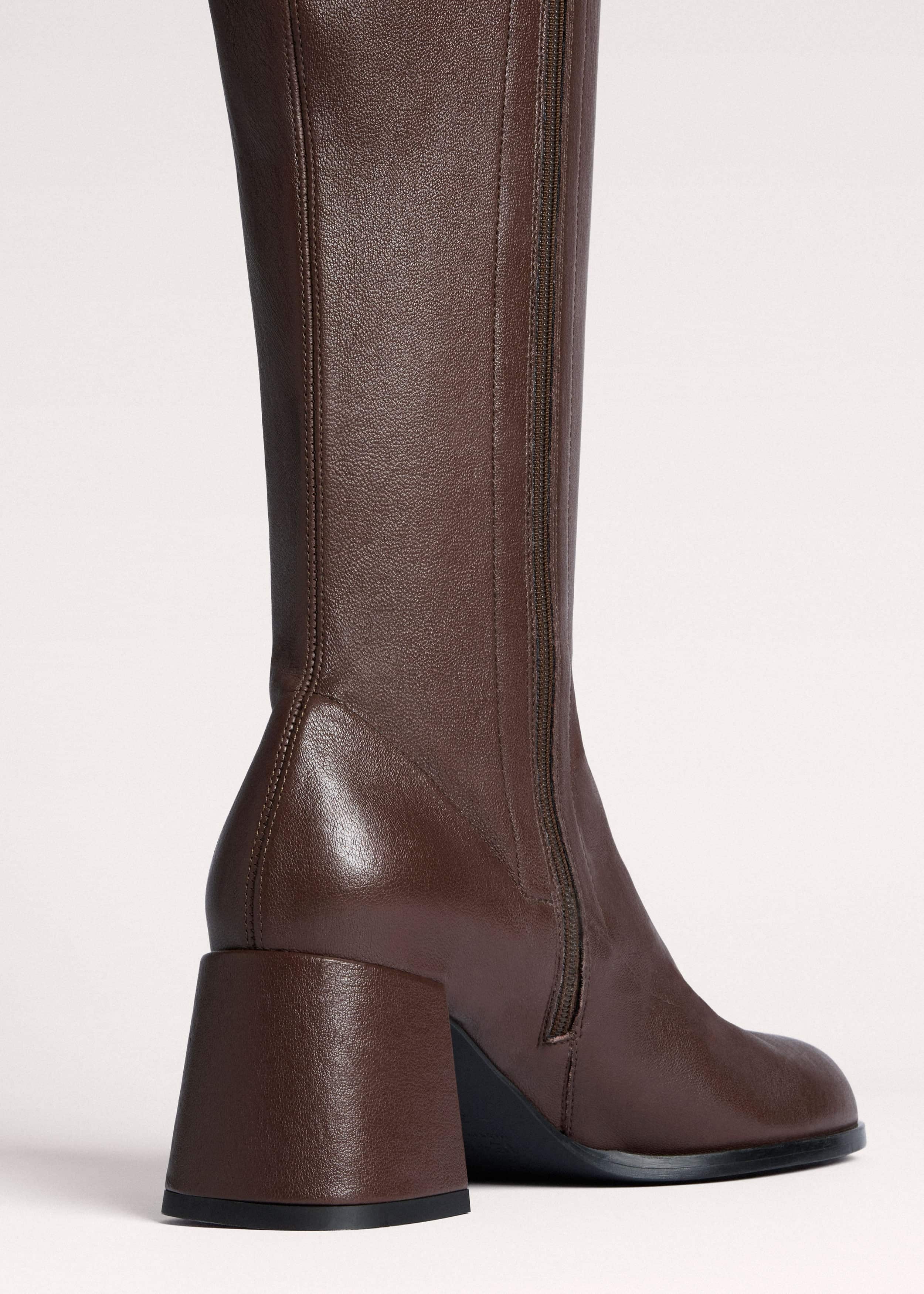 Brown Knee-High Stretch Boot meandem