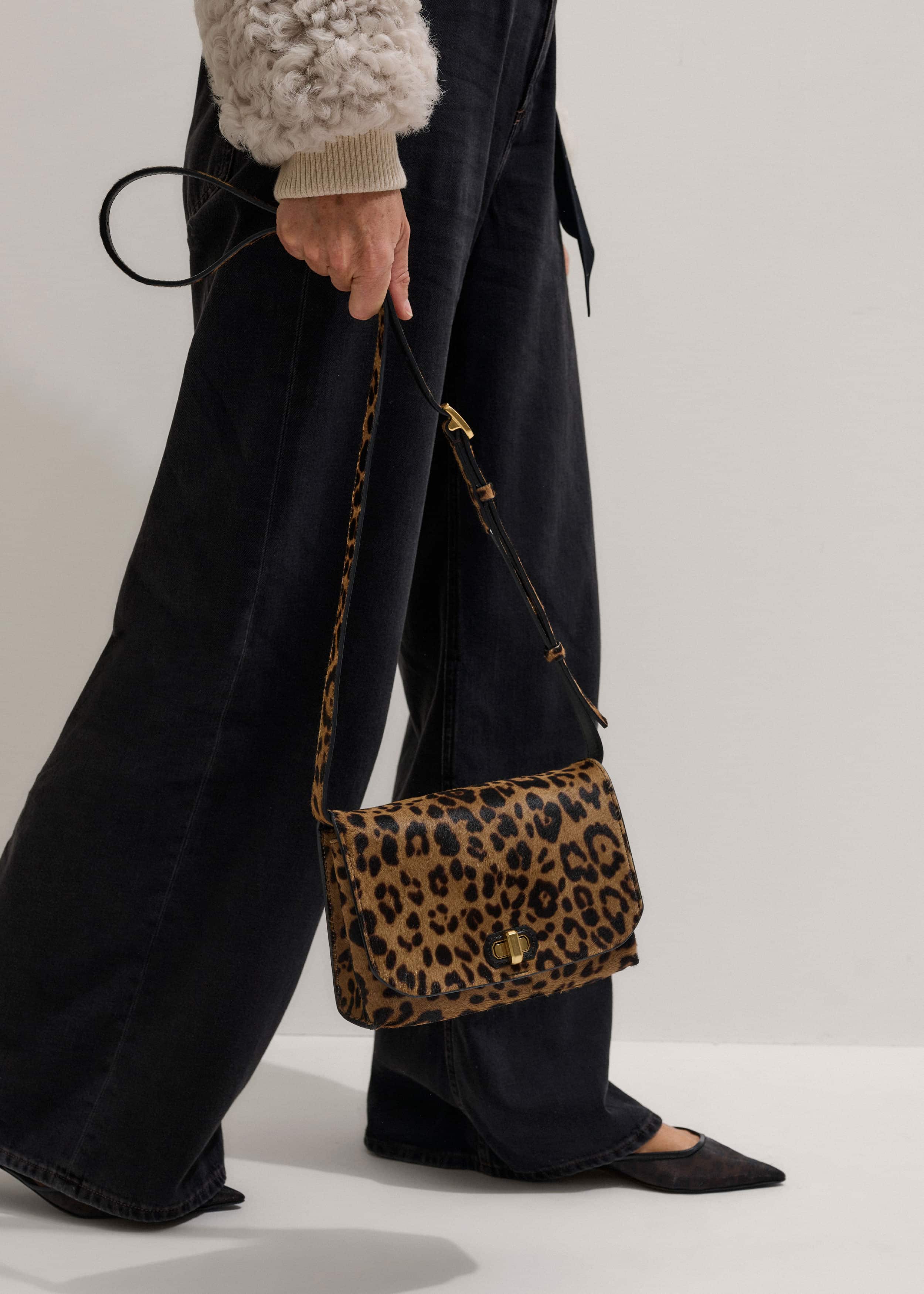 Brown 2-Way Leopard Print Crossbody Bag meandem
